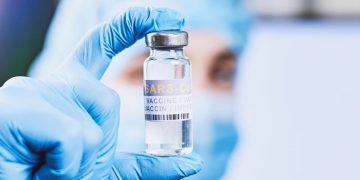 What You Should Be Doing And Not Doing While Receiving Your COVID-19 Vaccine